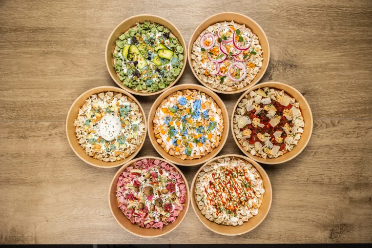 Bild: Neueröffnung in Berlin: 85 Grad Simmer Kitchen bringt mit extravaganten Toppings Manti auf ein neues Level!