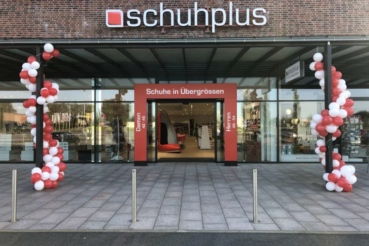 Schuhe in Übergröße bei schuhplus in Kaltenkirchen Bild: Schuhe in Übergröße bei schuhplus in Kaltenkirchen