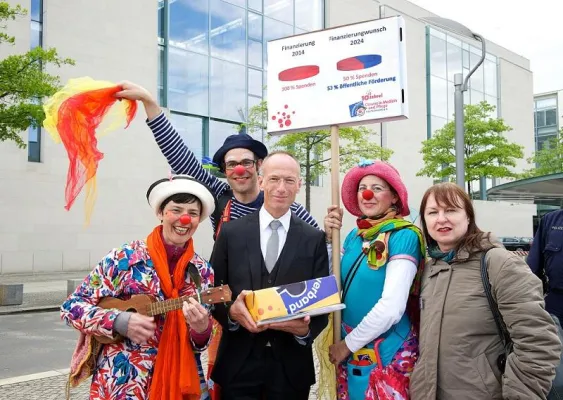 10 Jahre Dachverband Klinikclowns - Große Demo in Berlin Bild: 10 Jahre Dachverband Klinikclowns - Große Demo in Berlin