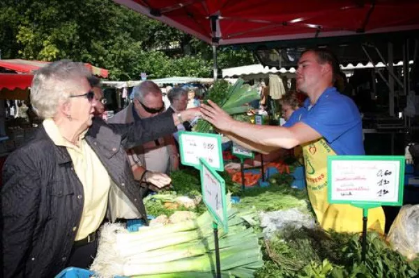 Bild: Bauernmarkt präsentiert sich beim Verkaufsoffenen Sonntag am 6. November 2011