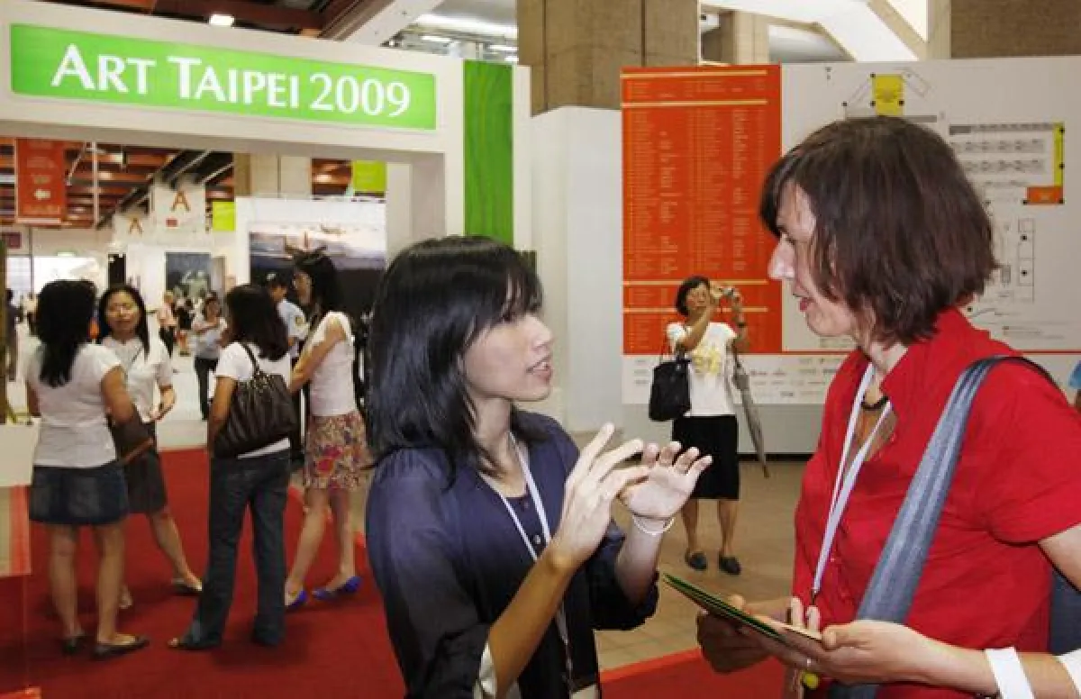 Eva Lin, Projekt Managerin der Art Taipei, Bettina Wohlwend, CEO artports.com, Foto: (c) ONUK