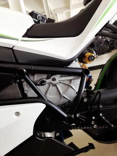 Bild: Die Technologien der CRP im Dienst des ersten italienischen Elektro-Sportmotorrads