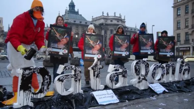 Bild: Wütende Gänse „teeren und federn“ Outdoor-Hersteller Patagonia wegen seiner Daunenprodukte