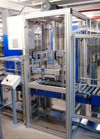 Bild: Behälter hochstapeln