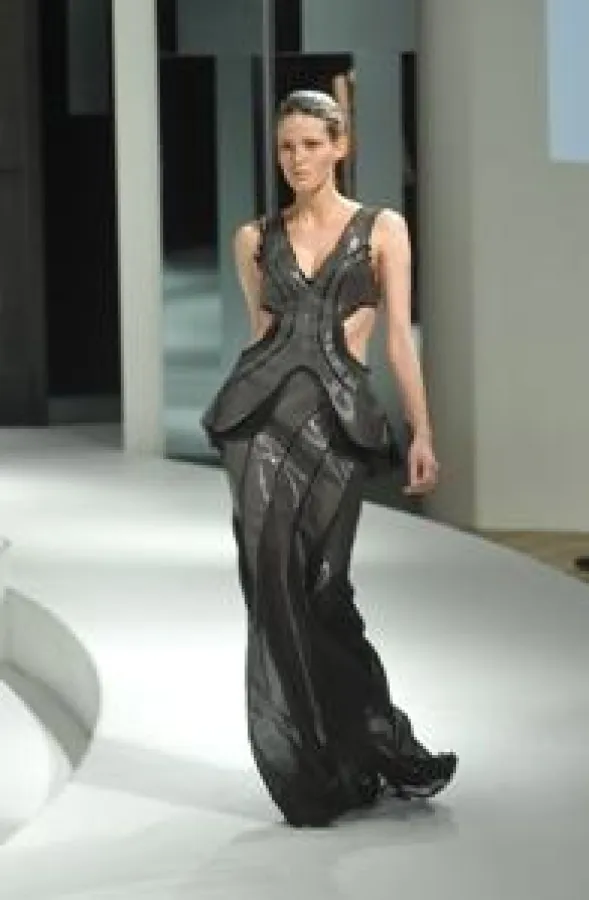 Abendrobe aus der neuen Kollektion, die auf der Hong Kong Fashion Week for Spring/Summer 2010 zu sehen war. Foto: HKTDC