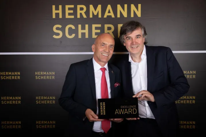 Günter Brandl holt Speaker Excellence Award Bild: Günter Brandl holt Speaker Excellence Award