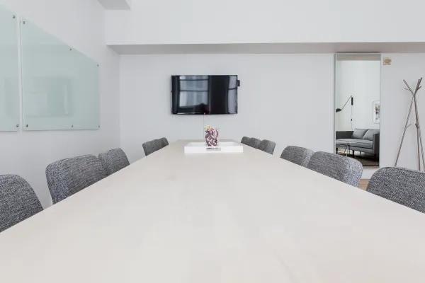 Bild: Solarte Gebäudereinigung - Ihr zuverlässiger Partner für eine perfekte Büroreinigung in Hamburg