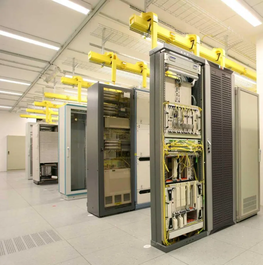 © ITENOS GmbH - Blick in das neue Rechenzentrum von Riege Software International bei ITENOS im Telehaus in Frankfurt am Main.