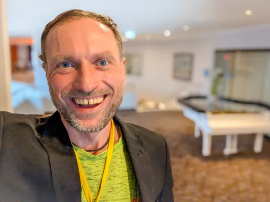 Bild: „Das Abteil am Rande der Welt“ erhält Resonanz aus dem Bundeskanzleramt und dem Vatikan