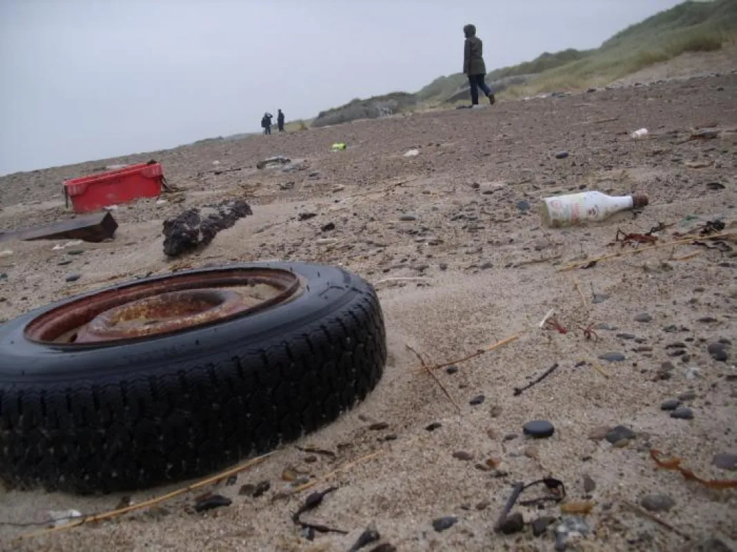 Müllkippe Strand/ © Anke Vorlauf (EUCC-D), http://www.eucc-d.de/db-fotos.html
