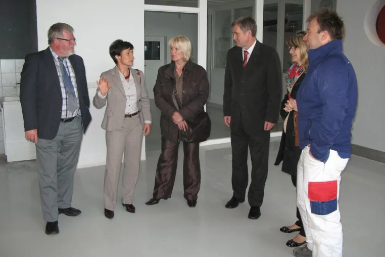 Bild: Landtagsabgeordnete Sabine Kurtz besucht das Kompetenzzentrum der Stuckateure in Rutesheim