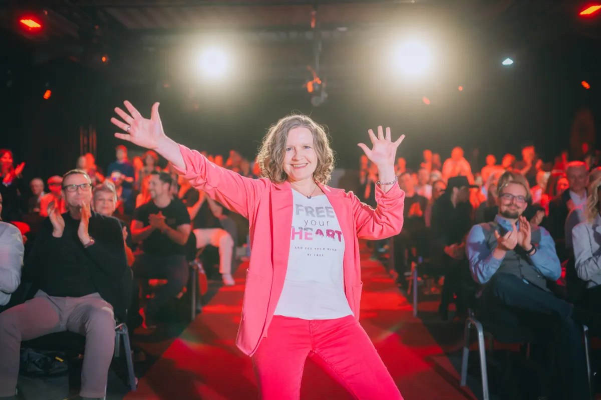 Tanja Sophie Janotta als Finalistin beim 17. internationalen Speaker Slam in Mastershausen (© Justin Bockey)