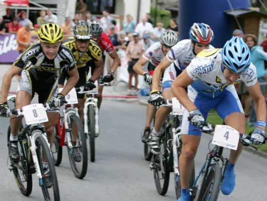 Bild: Pedaleure auf der Hatz über Stock und Stein 'Bike Infection': Mountainbike-Elite trifft sich in Kaprun