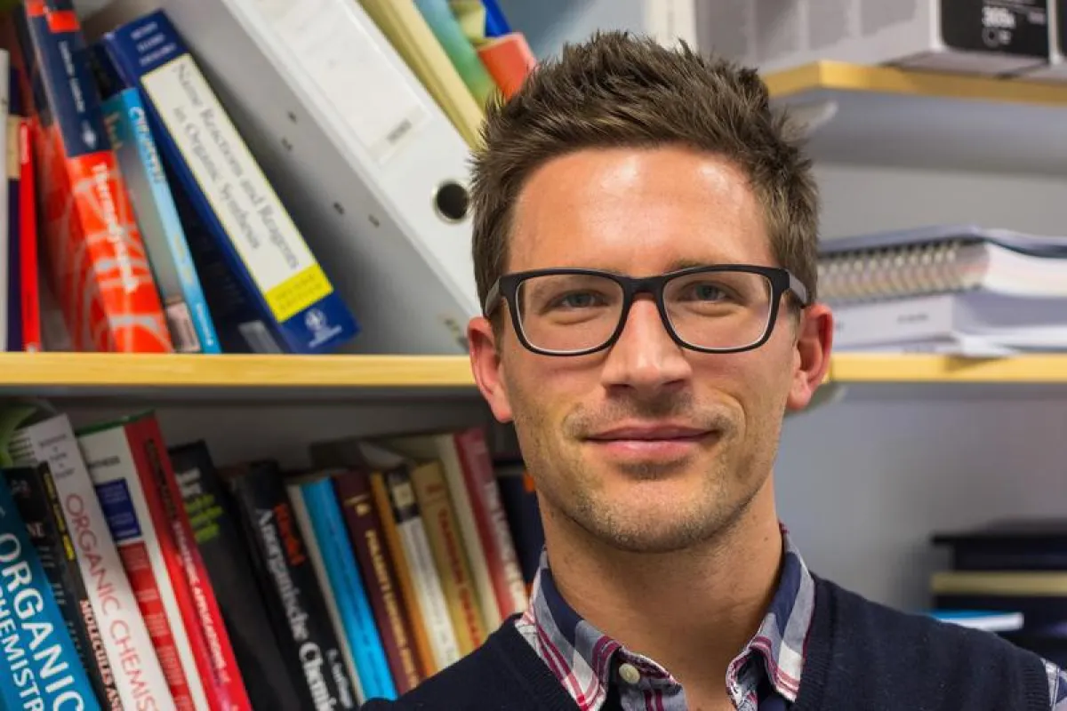 Chemiker Thomas Magauer (Cedric Hugelshofer)