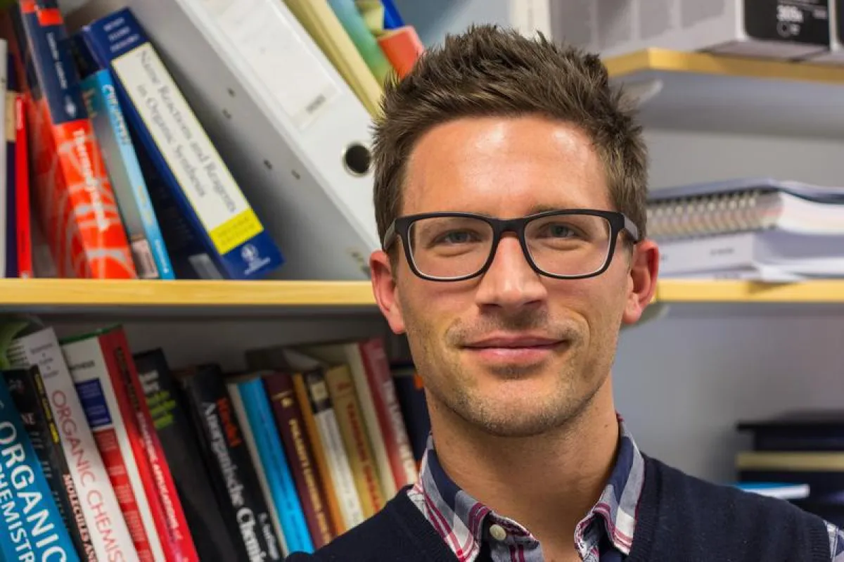 Chemiker Thomas Magauer (Cedric Hugelshofer)