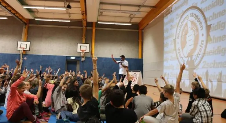 Werte gegen Mobbing: Respekt-Coach beeindruckt mit Engagement Bild: Werte gegen Mobbing: Respekt-Coach beeindruckt mit Engagement