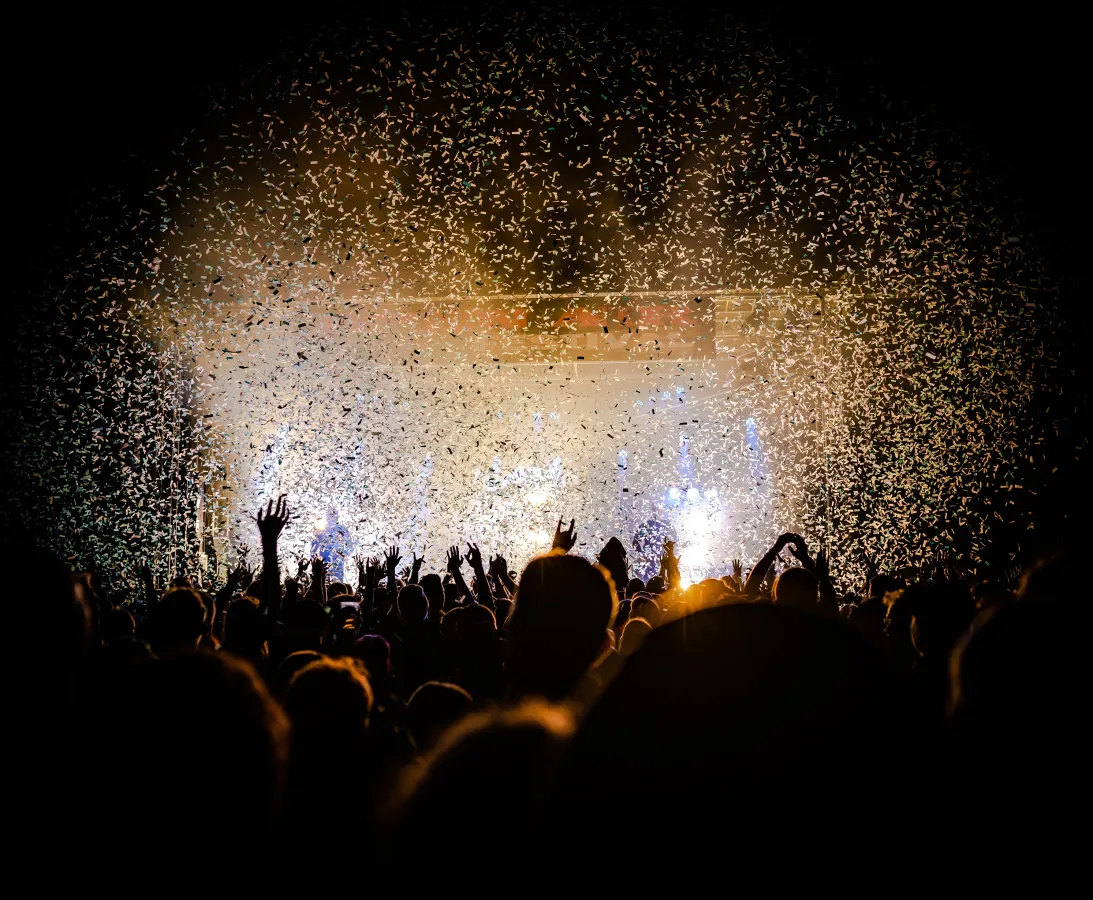 Crowd APEN AIR Festival 2019  (© Robin Riot)