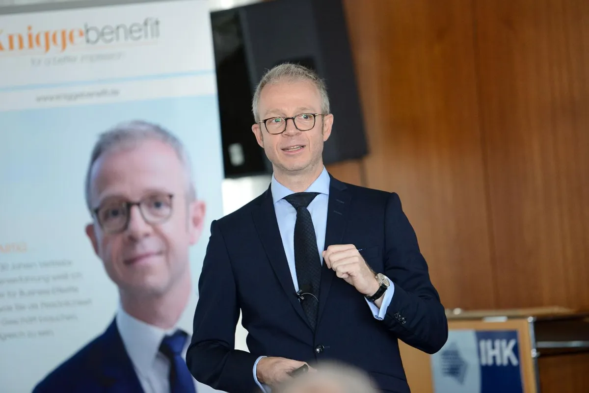 Michael Mayer hält bei einem IHK-Event einen Vortrag - © Sabine Kristan Fotografie
