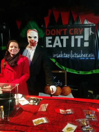 Bild: Essbare Insekten im Oktober 2015 im 'Movie Park Germany'