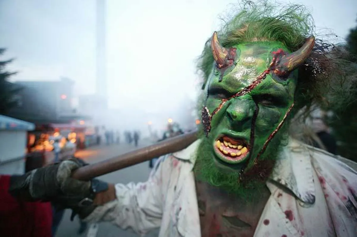 Rund 170 Monster bevölkern im Oktober den Movie Park in Bottrop-Kirchhellen