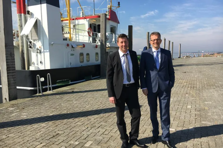 Bild: Offshore-Service-Hafen Norddeich im Fokus