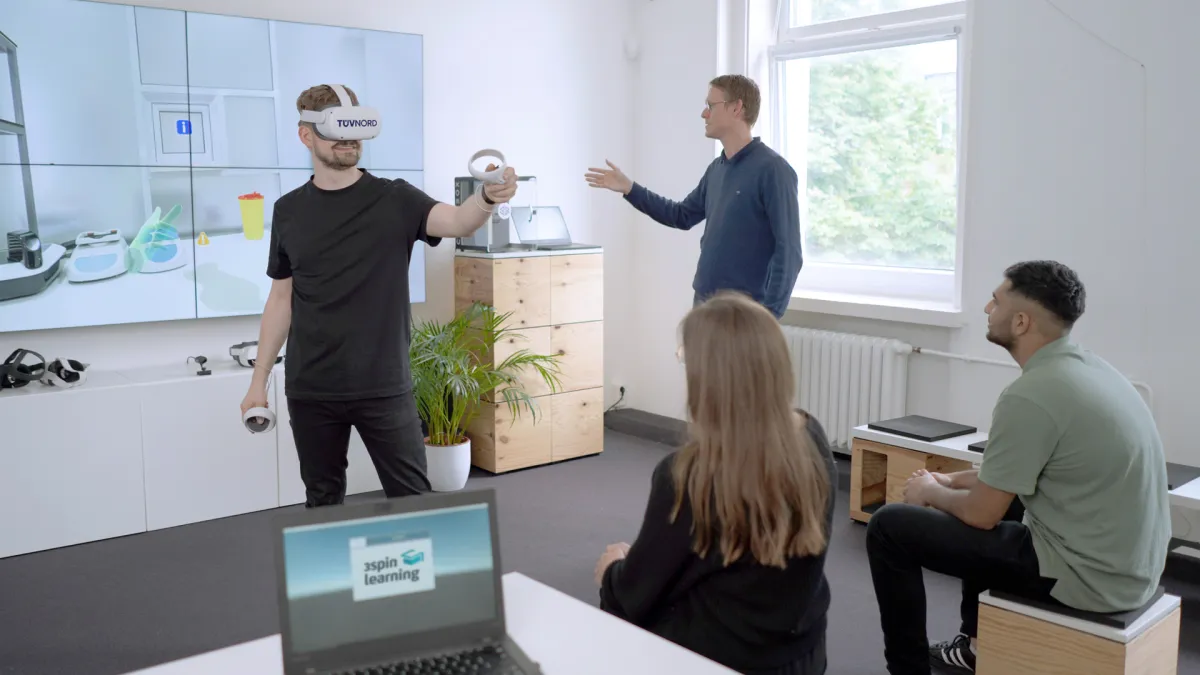 Lernen im virtuellen Labor (© 3spin Learning)