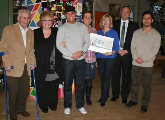 Bild: Weißgerber Lesezirkel: Warmer Geldregen für das Jugend- und Kulturzentrum Wutzkyallee