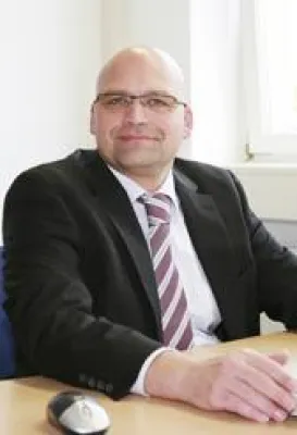 Bild: Hochschule Weserbergland lädt zur Antrittsvorlesung von Prof. Razik über den Wandel im Gesundheitswesen