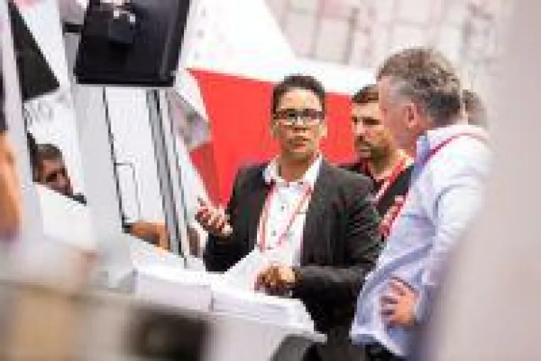Bild: "FINISHING FIRST on tour" zeigt Automatisierung in der Weiterverarbeitung
