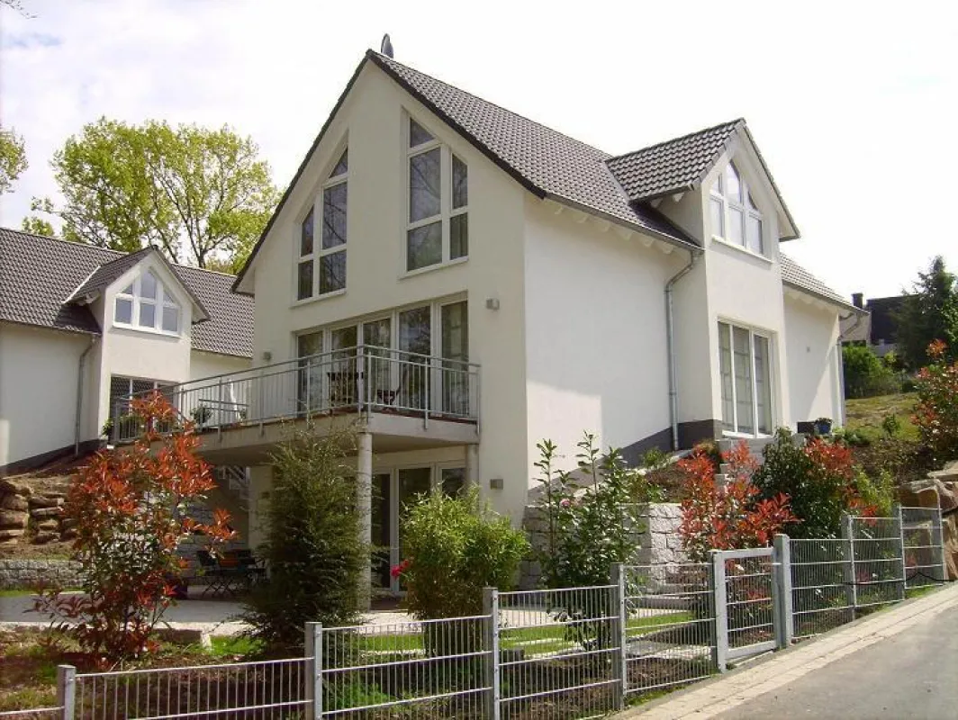 Fertigbauteile können für jedes Gebäude individuell produziert werden und witterungsunabhängig montiert