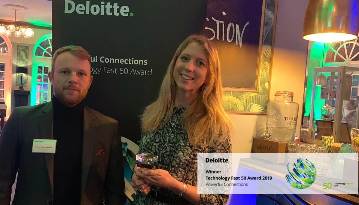 Jonas Christiansen und Lisa Wiedmann erhalten den Deloitte Technology Fast 50 Award.