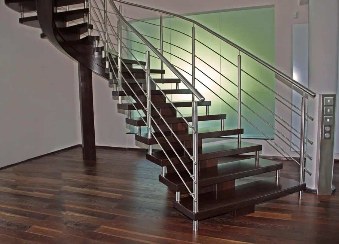 Für offene, großzügig gestaltete Räume mit modernem Charakter eignet sich am besten eine Mittelholmtreppe. (Foto: Streger)