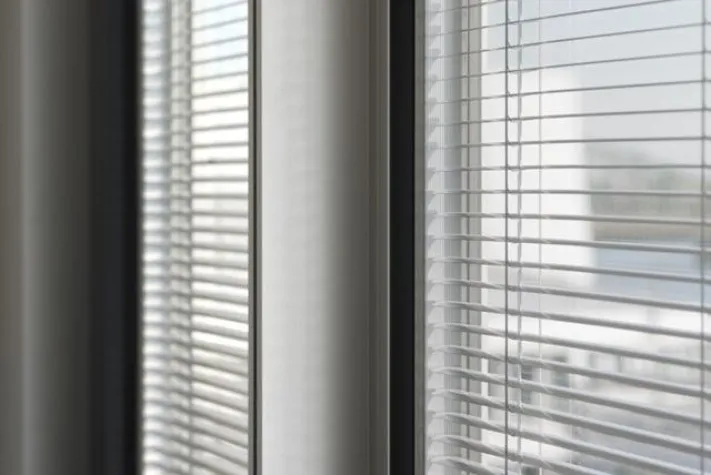 Bild: Neues Antriebssystem: Mehr Komfort bei Jalousien-Isolierglas