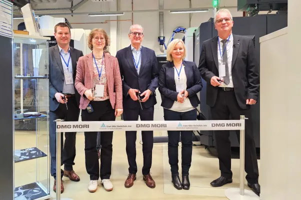 Feierliche Eröffnung des ULTRASONIC COMPETENCE CENTER Jena an der Ernst-Abbe-Hochschule Jena Bild: Feierliche Eröffnung des ULTRASONIC COMPETENCE CENTER Jena an der Ernst-Abbe-Hochschule Jena