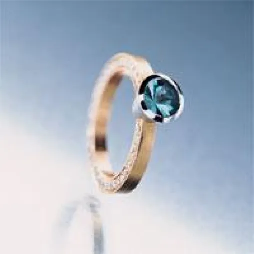 Bild: „Liebe“ schenkt Werte in Gold
