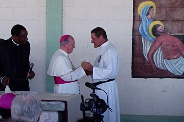 Bild: Vertreter des Papstes in Haiti - Segen, wo die Not am größten ist