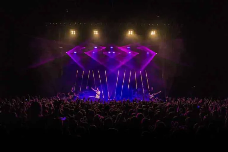Max Giesinger: Ein großes „M“ für große Hallen Bild: Max Giesinger: Ein großes „M“ für große Hallen