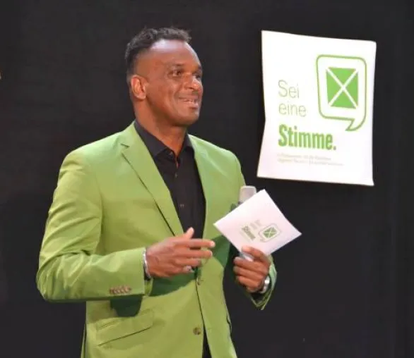 „Sei eine Stimme“-Ausstellung mit Talkrunde bei Alfelder Weltkulturmarkt Bild: „Sei eine Stimme“-Ausstellung mit Talkrunde bei Alfelder Weltkulturmarkt