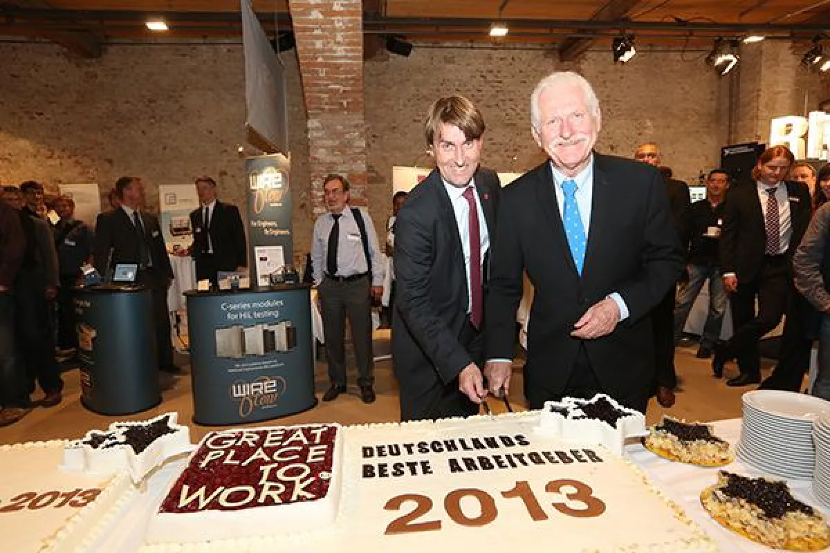 Von links nach rechts: Frank Hauser (Geschäftsführer Great Place to Work® Deutschland), Dr. James Tr