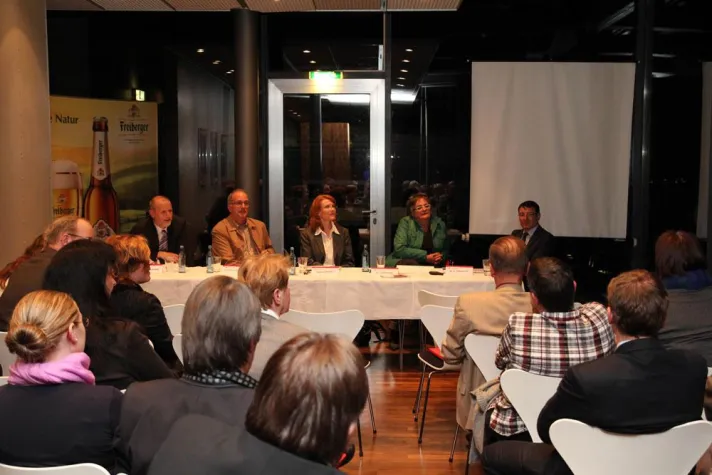 Bild: Herausforderung Demenz - Diskussionrunde beim 3. Parlamentarischen Abend der Regionaldirektion Chemnitz