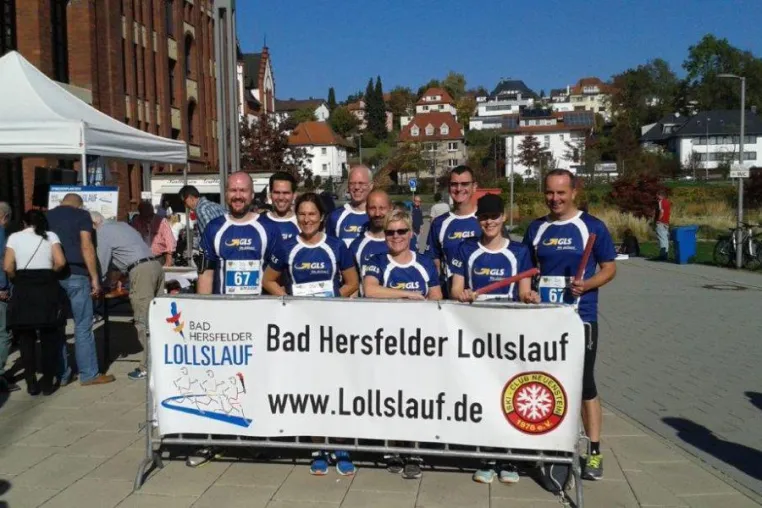 Bild: GLS-Teams beim Lollslauf am Start