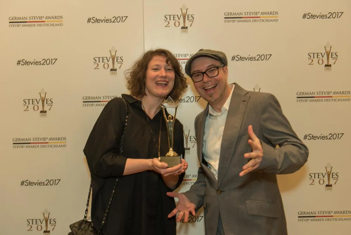 Gewinner freuen sich wie Edelman.ergo. Gewinner bei den 3. German Stevie Awards