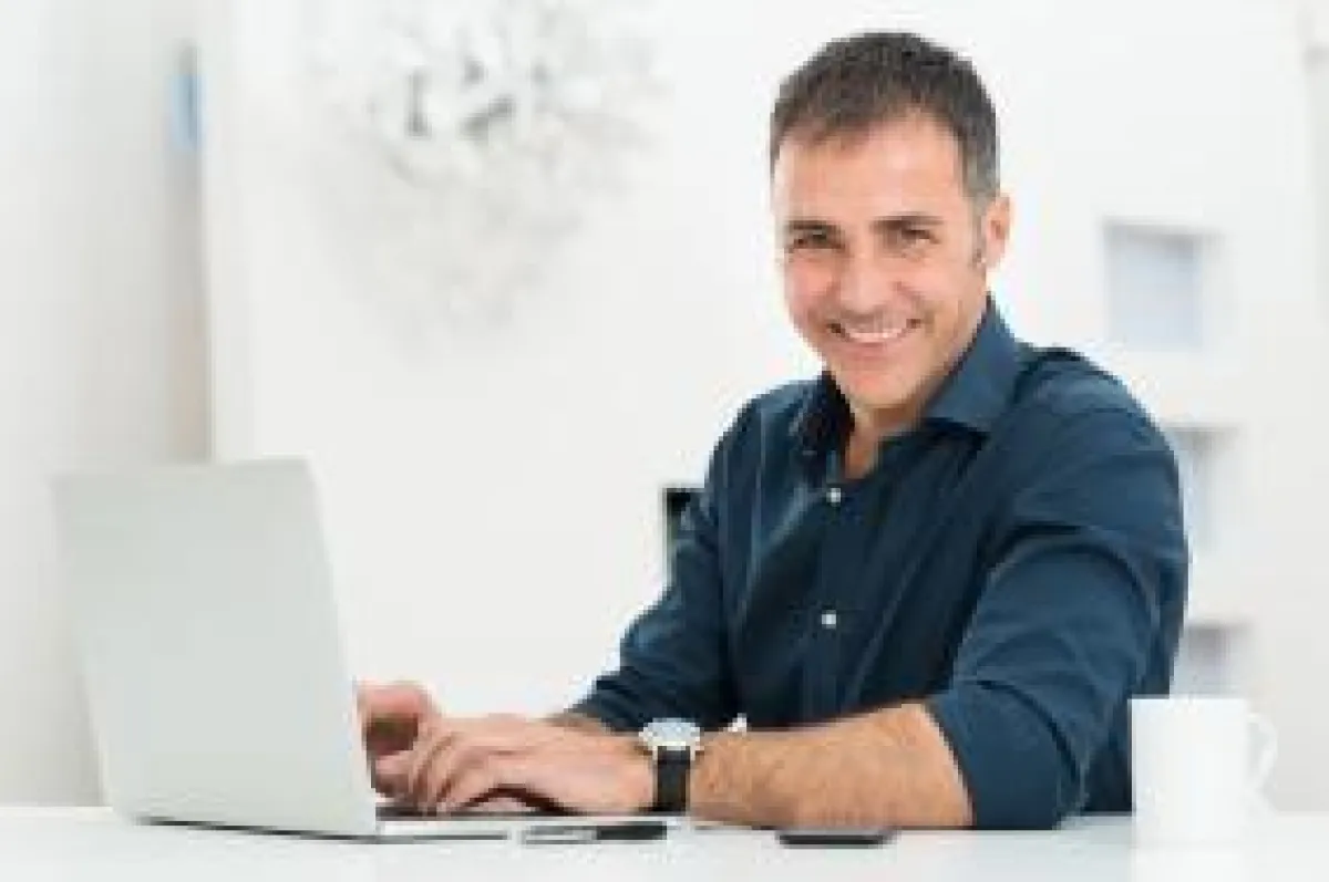 Technischer Fachwirt: Karrierechance durch berufsbegleitende Weiterbildung (Rido @ Fotolia)