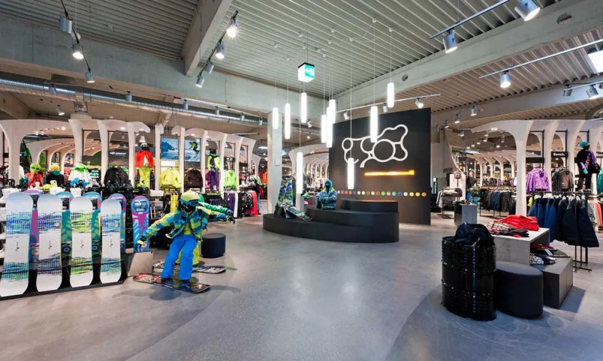 Orientierung: Das interaktive Wegleitsystem lotst die Gäste durch die Halle.