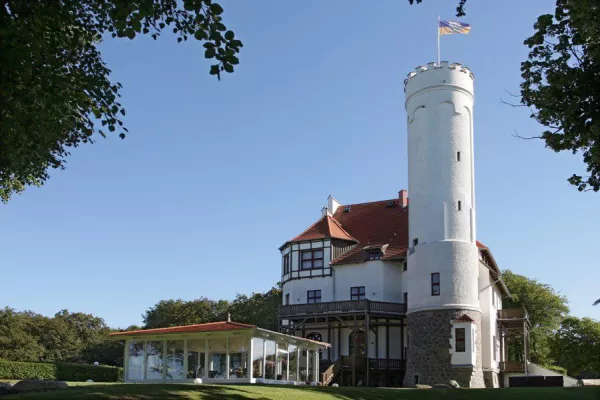 Bild: Das exklusiv gelegene Hotel Schloss Ranzow überrascht mit festlichem Osterarrangement und Fastentag-Special