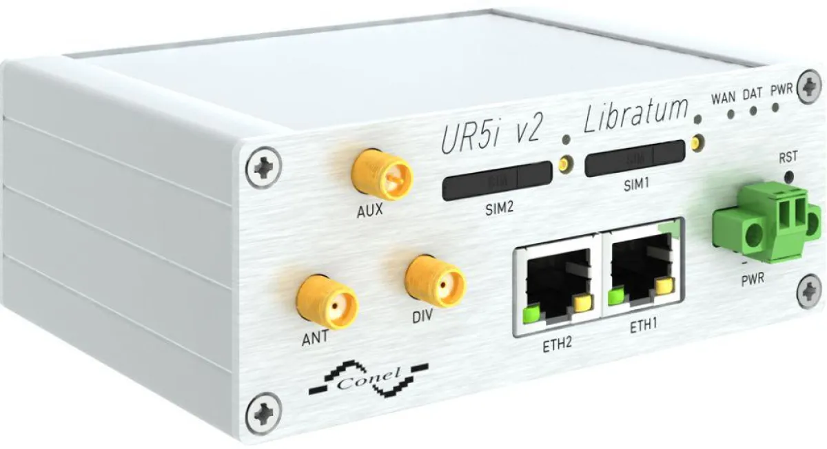Der UR5i v2F Libratum besitzt zwei SIM-Kartenhalter, zwei LAN-Schnittstellen und optional WiFi