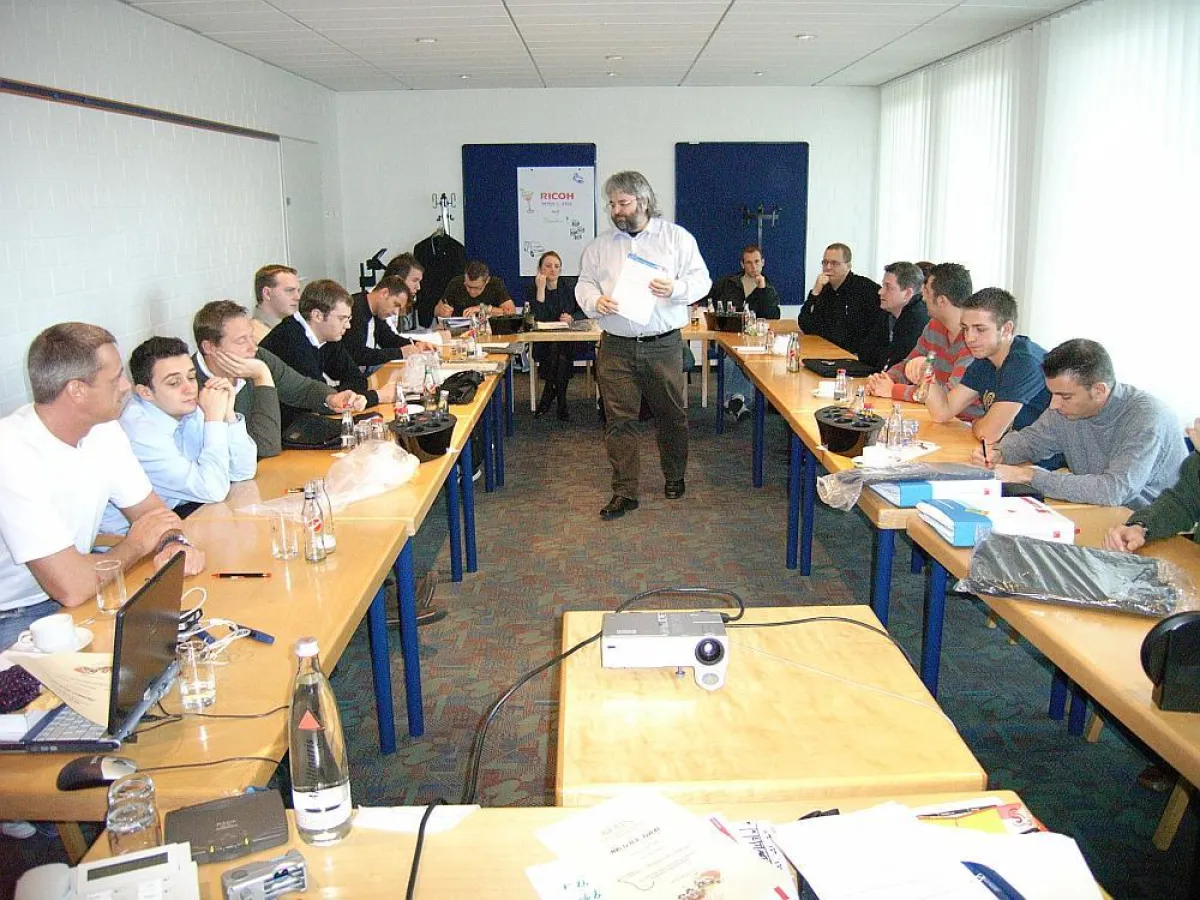 Ricoh verfügt über die erste deutschsprachige Trainingsorganisation in der gesamten Bürokommunikationsbranche, in der alle Trainer eine herstellerunabhängige Zertifizierung besitzen.