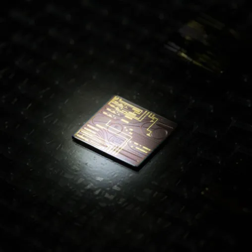 Bild: Europäische Partner bauen eine effiziente Pilotproduktionslinie für photonische Chips.