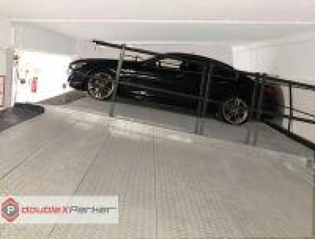 Bild: doublexparker - moderner Doppelparker mit Grube und schräger Plattform.