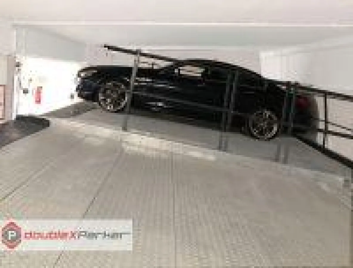 Bild: doublexparker - moderner Doppelparker mit Grube und schräger Plattform.